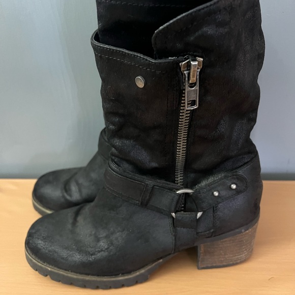 Black Women's Boots - Picture 7 of 7